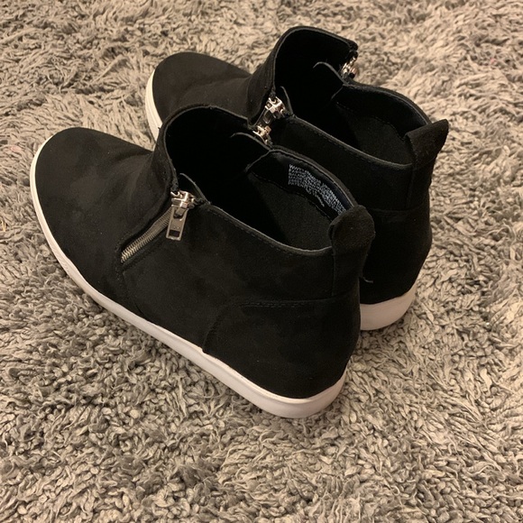 Time And Tru Women's Sneaker Bootie, Size 9 Wide - Picture 3 of 5